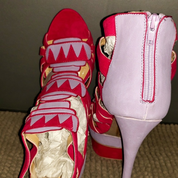 Shoes - Picture 5 of 8